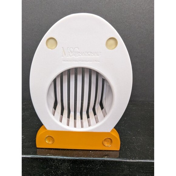 MSC International White Plastic and Wire Egg Slicer and Chicken Mini Measure - Picture 3 of 9